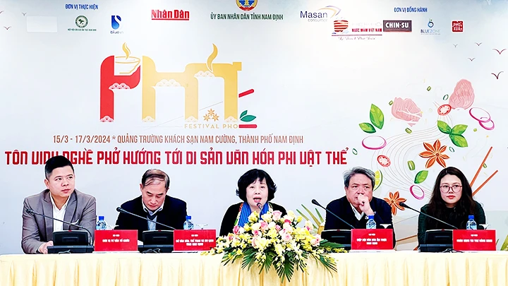 Tôn vinh và quảng bá nghề phở Việt