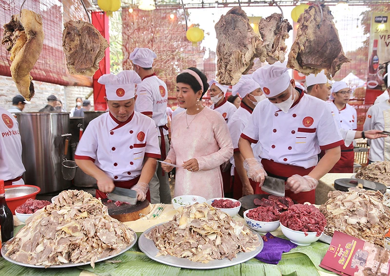 Thăm làng nghề làm phở