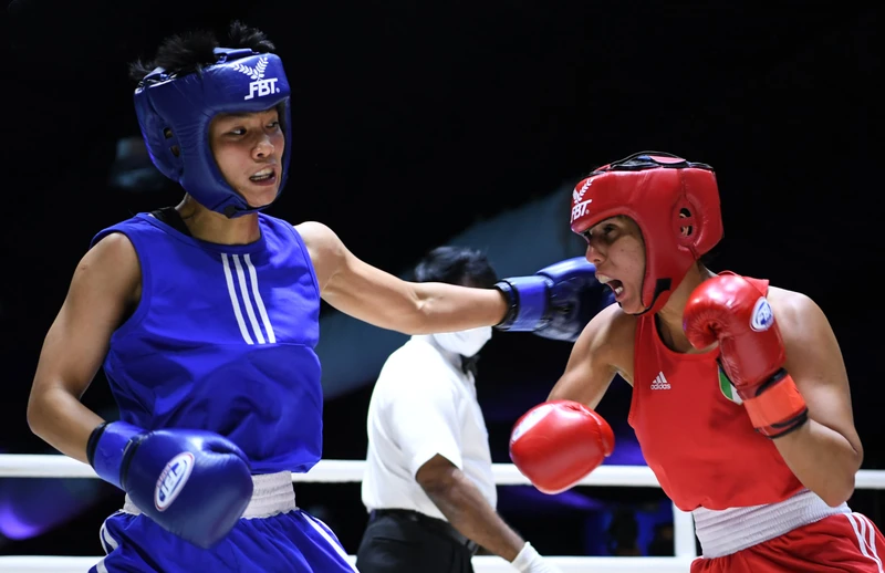 Kim Ánh (trái) là võ sĩ tài năng của boxing Việt Nam. Ảnh: ASBC