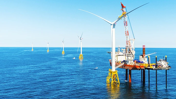 Điện gió ngoài khơi được coi là một trong những giải pháp đột phá để chuyển đổi năng lượng. Ảnh: EVN