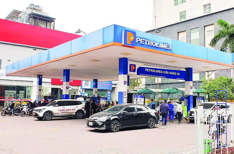 Nghị định mới về kinh doanh xăng, dầu cần xây dựng mô hình tách biệt, độc lập và minh bạch. Ảnh: HẢI NAM