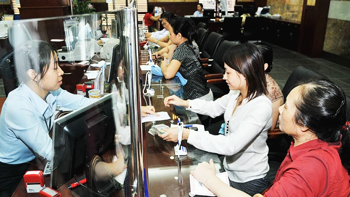 Tính từ đầu tháng 6 đến nay, đã có 20 ngân hàng thương mại tăng lãi suất huy động. Ảnh: NAM ANH