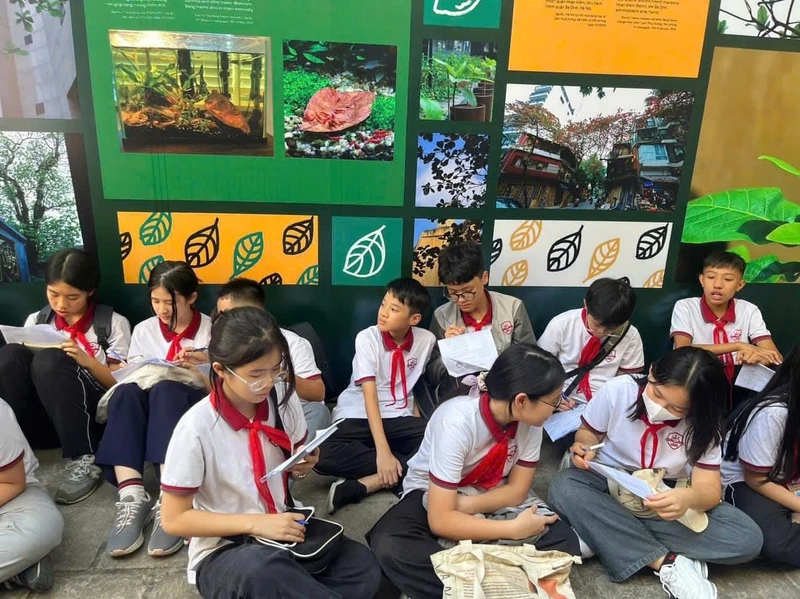 Một buổi trải nghiệm học môn Lịch sử - Địa lý của học sinh Trường THCS Ngoại ngữ (Trường ĐH Ngoại ngữ, Đại học Quốc gia Hà Nội).