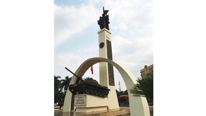 Liên hoan tôn vinh sách và Chiến dịch Tây Nguyên