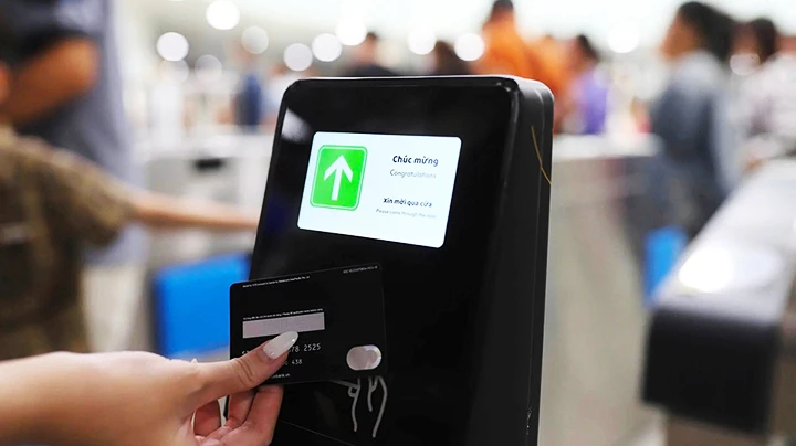 Dịch vụ thanh toán trên tuyến metro được triển khai với dòng thẻ ghi nợ và thẻ tín dụng.