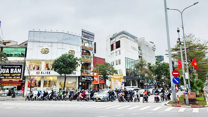 Người dân nâng cao ý thức tuân thủ luật lệ giao thông sau khi Nghị định 168 được thực thi.