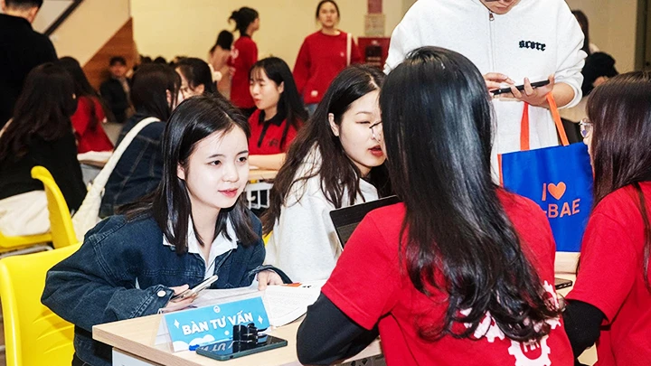 “Một ngày là sinh viên Kinh tế quốc dân”
