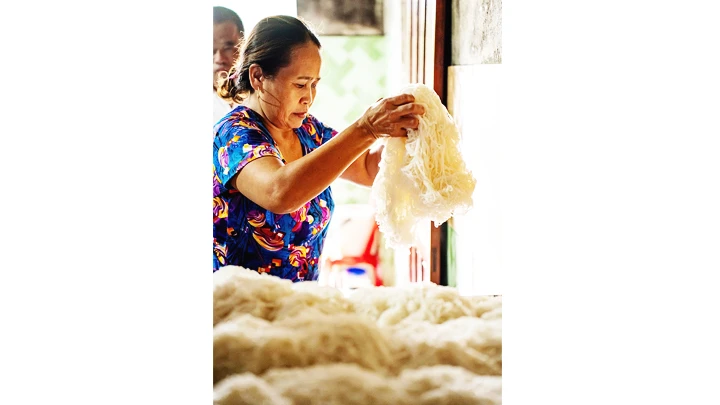 Sợi bún Vân Cù ngay sau khi ra lò.