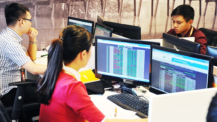 VN Index đã vượt mốc 1.300 điểm trong tháng vừa qua sau gần hai năm tích lũy. Ảnh: NAM ANH