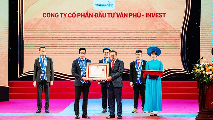 Theo đuổi triết lý phát triển bất động sản “Vị Nhân Sinh”, với nhiều hoạt động thiện nguyện, Văn Phú-Invest không ít lần vinh dự đón nhận những phần thưởng cao quý của Nhà nước.