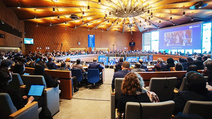 Hội đồng Chấp hành UNESCO thông qua Di sản tư liệu thế giới.
