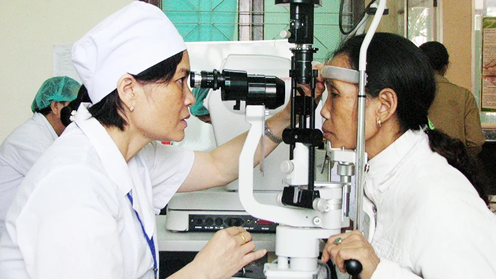 Hoàn thiện Dự thảo 2 Nghị quyết của Bộ Chính trị về đột phá y tế, giáo dục