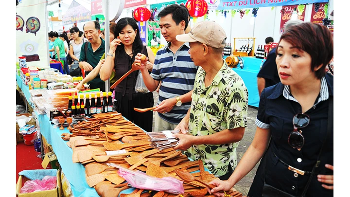 Các sản phẩm thân thiện với môi trường được người tiêu dùng lựa chọn. Ảnh: NAM HẢI