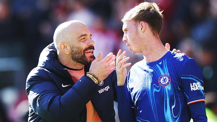 HLV Enzo Maresca và cầu thủ có nhiều ảnh hưởng ở "The Blues" Cole Palmer.