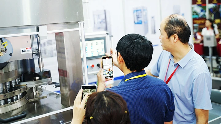 Các doanh nghiệp chú trọng đầu tư phát triển khoa học công nghệ, đổi mới sáng tạo và chuyển đổi số. Ảnh: NAM HẢI 