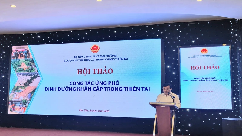 Ông Nguyễn Văn Tiến - Phó Cục trưởng Cục Quản lý đê điều và Phòng, chống thiên tai phát biểu khai mạc hội thảo.