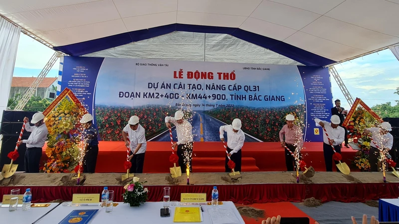 Lễ động thổ xây dựng Dự án cải tạo, nâng cấp QL 31 đoạn Km2+400 - Km44+900, tỉnh Bắc Giang.