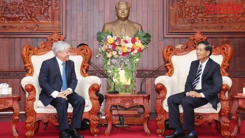 Đồng chí Đỗ Văn Chiến (trái) tại cuộc gặp. (Ảnh: Duy Toàn)