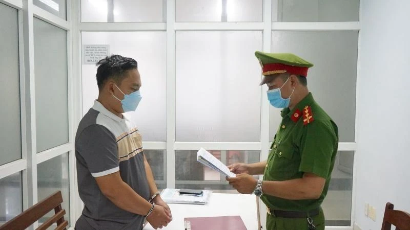 Nguyễn Thanh Quang bị bắt về hành vi “Lừa đảo chiếm đoạt tài sản”. (Ảnh: Công an cung cấp)