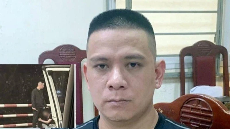 Lê Văn Thức và hình ảnh hung thủ dùng dao khống chế chị T. trên cầu Gia Bẩy. (Ảnh: Công an cung cấp)