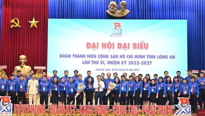 Ban chấp hành Tỉnh đoàn Long An khóa XI, nhiệm kỳ 2022-2027 ra mắt Đại hội.