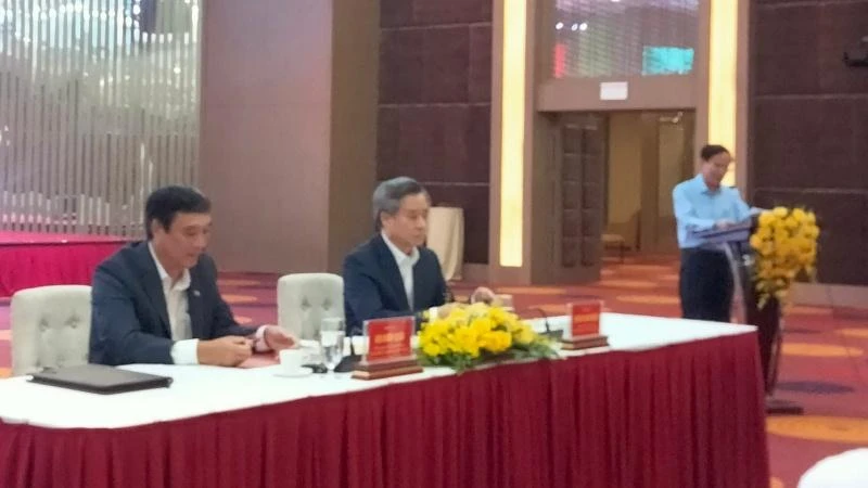 Các đồng chí Ủy viên Trung ương Đảng: Bùi Minh Châu, Bí thư Tỉnh ủy Phú Thọ; Nguyễn Quang Dương, Phó Trưởng Ban Tổ chức Trung ương chủ trì Hội thảo.