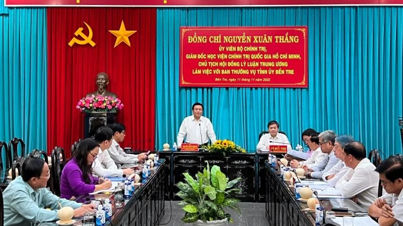 Đồng chí Nguyễn Xuân Thắng phát biểu tại buổi làm việc.