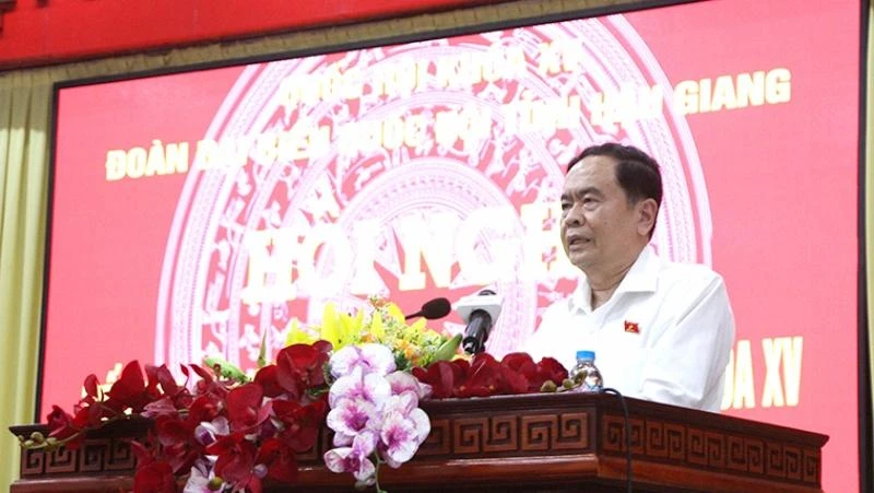 Phó Chủ tịch Thường trực Quốc hội phát biểu tại buổi tiếp xúc.