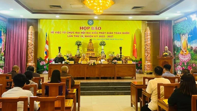Toàn cảnh buổi họp báo.