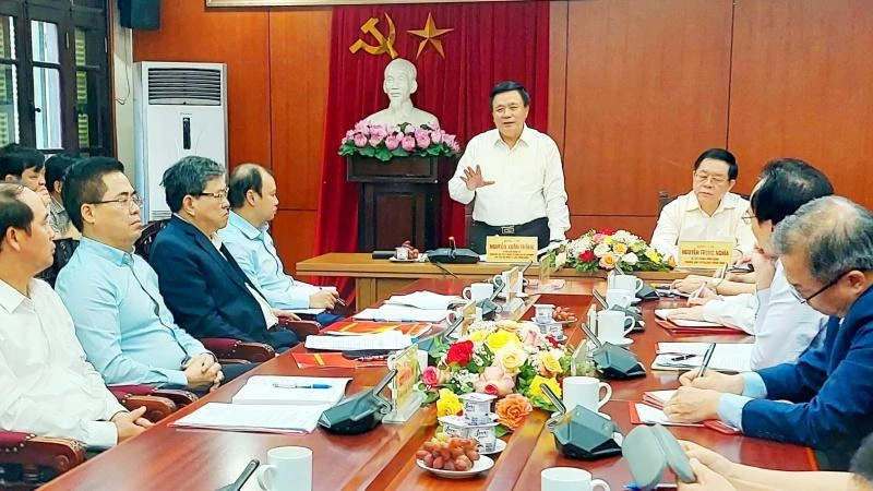 Đồng chí Nguyễn Xuân Thắng phát biểu tại buổi làm việc. 
