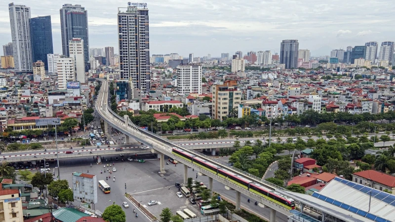 Dự án tuyến đường sắt đô thị số 3 Nhổn-ga Hà Nội đã hoàn thành đoạn trên cao (Nhổn-Cầu Giấy), chuẩn bị đưa vào vận hành thương mại. (Ảnh Duy Linh)