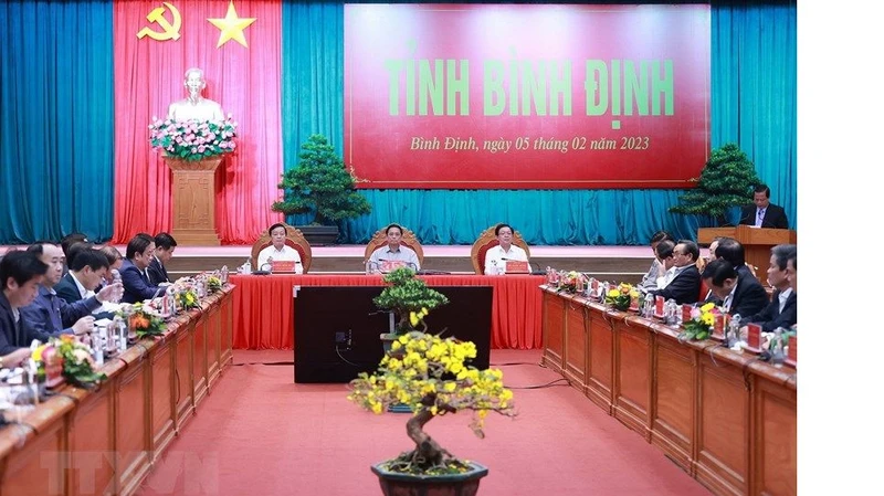 Thủ tướng Phạm Minh Chính làm việc với Ban Thường vụ Tỉnh ủy Bình Định. (Ảnh: Dương Giang/TTXVN)