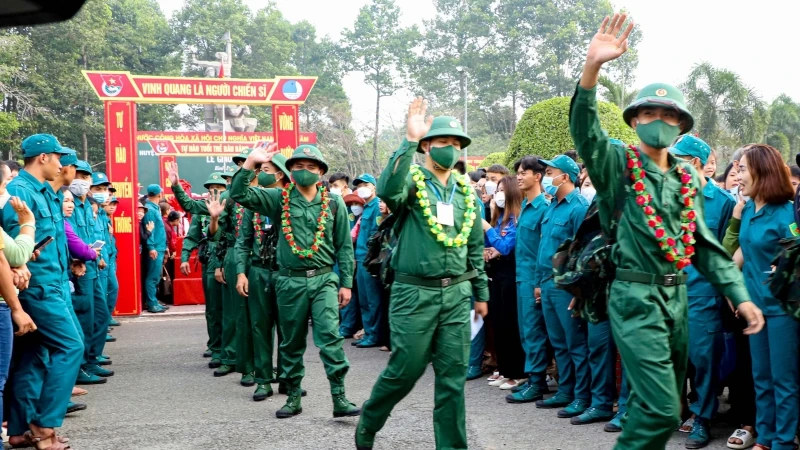 Các tân binh lên đường làm nhiệm vụ.
