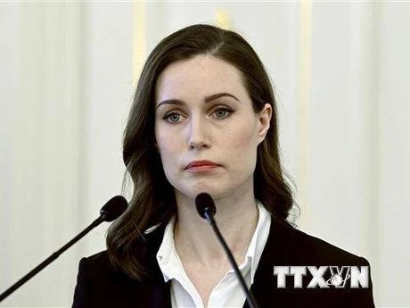 Thủ tướng Phần Lan Sanna Marin phát biểu tại một cuộc họp báo ở Helsinki. (Ảnh: AFP/TTXVN)