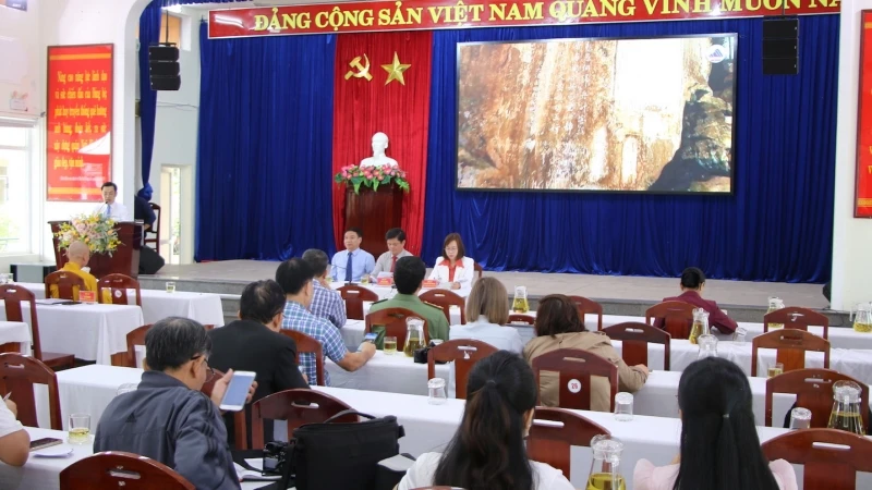 Quang cảnh buổi họp báo sáng 24/2.