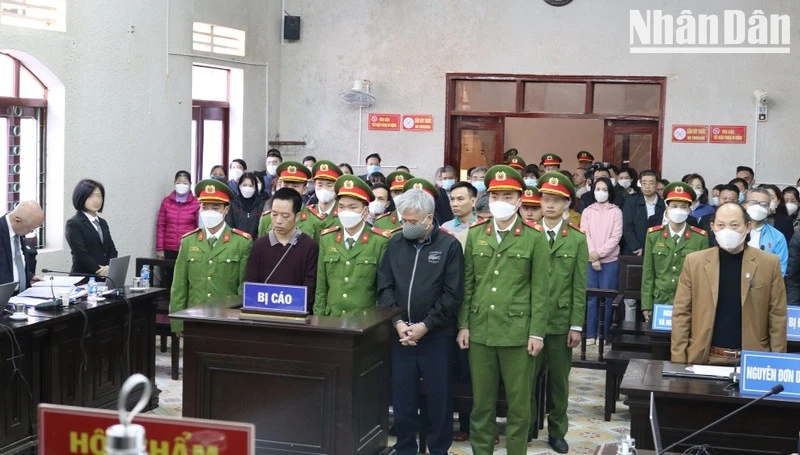 Các bị cáo tại phiên xét xử.