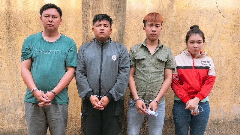 Bốn đối tượng bị tạm giữ do bắt giữ người trái phép.