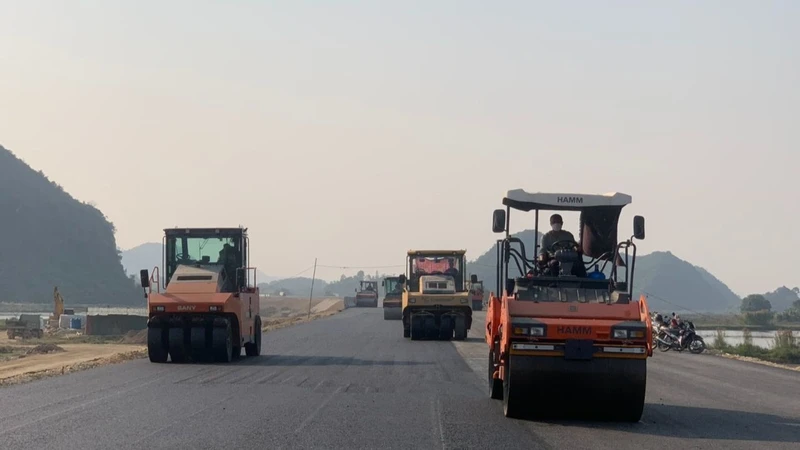 Năm 2023, đưa vào khai thác hơn 410km đường bộ cao tốc bắc-nam.