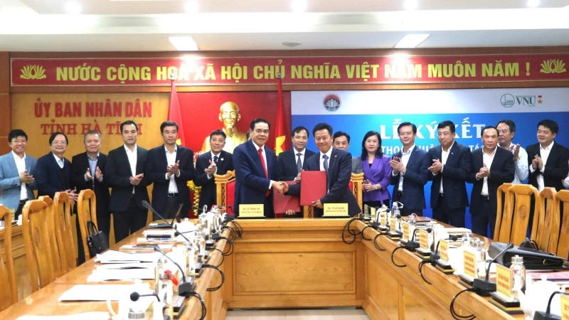 Toàn cảnh lễ ký hợp tác.