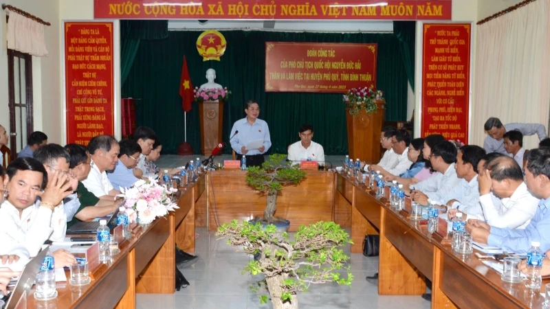 Toàn cảnh buổi làm việc.