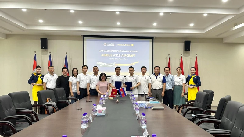 Vietravel Airlines ký hợp đồng thuê tàu bay với hãng Cambodia Airways