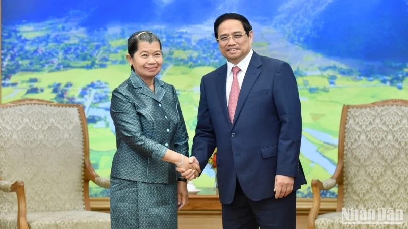 Thủ tướng Phạm Minh Chính đón Phó Thủ tướng, Bộ trưởng Bộ Quan hệ với Quốc hội-Thượng viện và Thanh tra Campuchia Men Sam An.