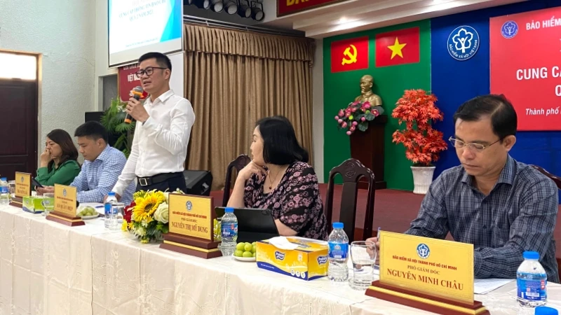 Lãnh đạo Cơ quan Bảo hiểm xã hội Thành phố gặp gỡ báo chí, thông tin hoạt động của ngành.
