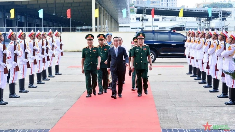 Chủ tịch nước Võ Văn Thưởng và lãnh đạo Bộ Quốc phòng đến dự buổi lễ. (Ảnh: QĐND)