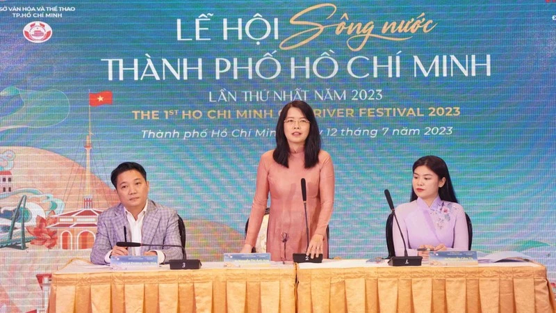 Ban tổ chức buổi họp báo thông tin về sự kiện.