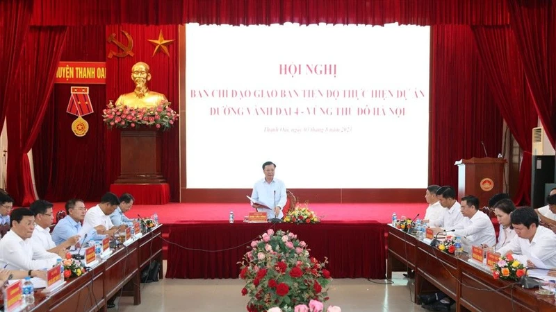 Quang cảnh buổi làm việc sáng 3/8.