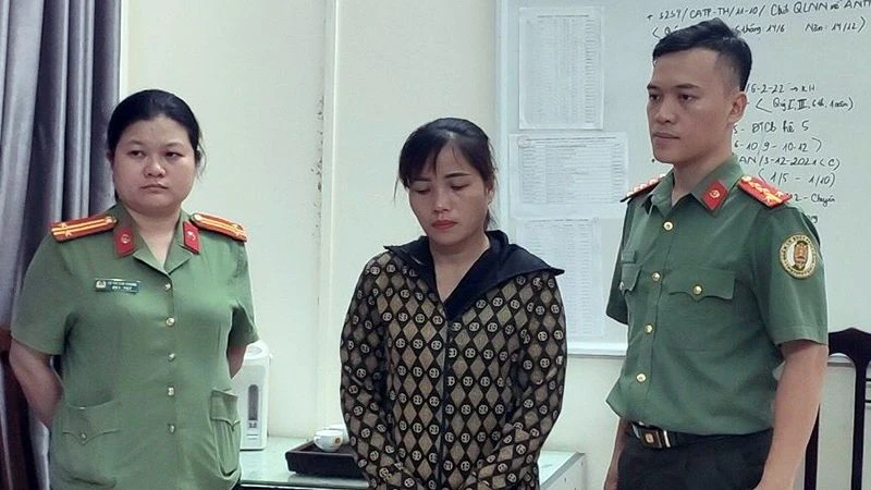 Đối tượng Âu Thị Mạnh tại Cơ quan An ninh điều tra.