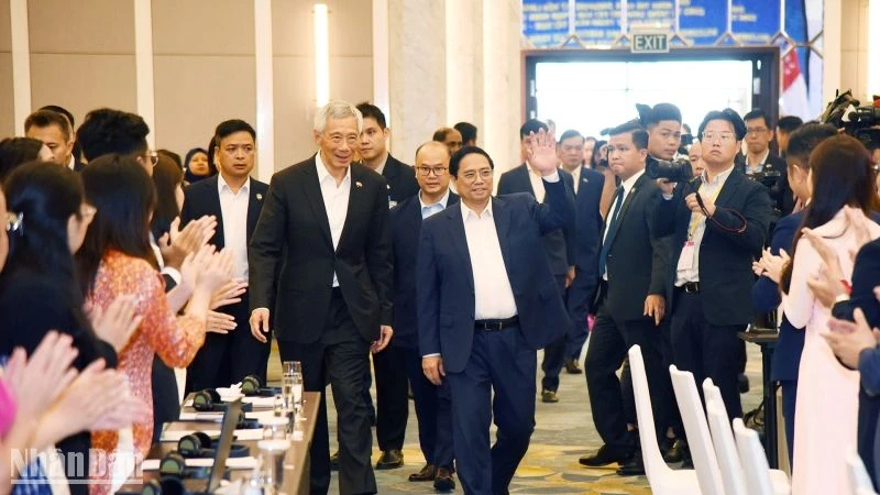 Thủ tướng Phạm Minh Chính và Thủ tướng Singapore Lý Hiển Long gặp mặt, đối thoại với đại biểu thanh niên Việt Nam và Singapore.