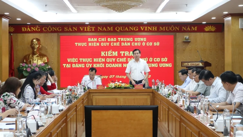 Quang cảnh buổi làm việc.