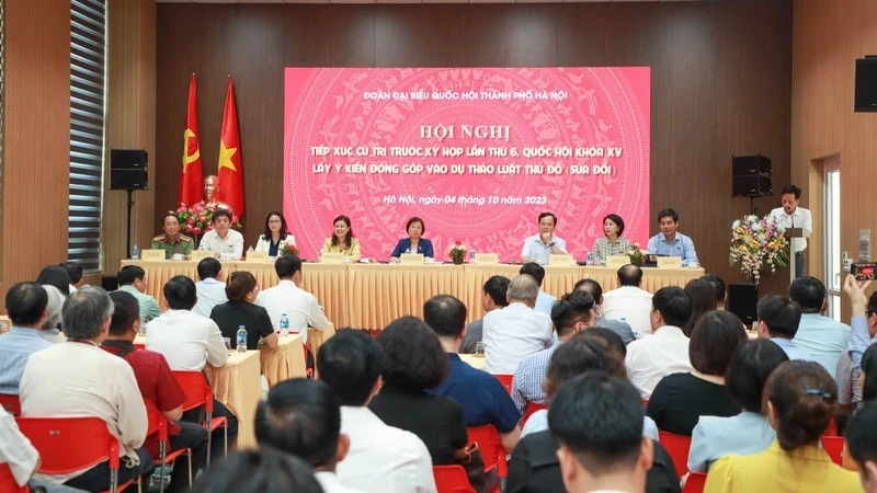 Đông đảo các chuyên gia, nhà khoa học, cử tri dự hội nghị.